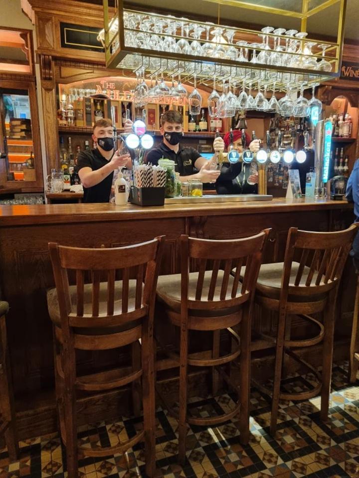 The Canalside At The Auld Shebeen Bar Couette-café